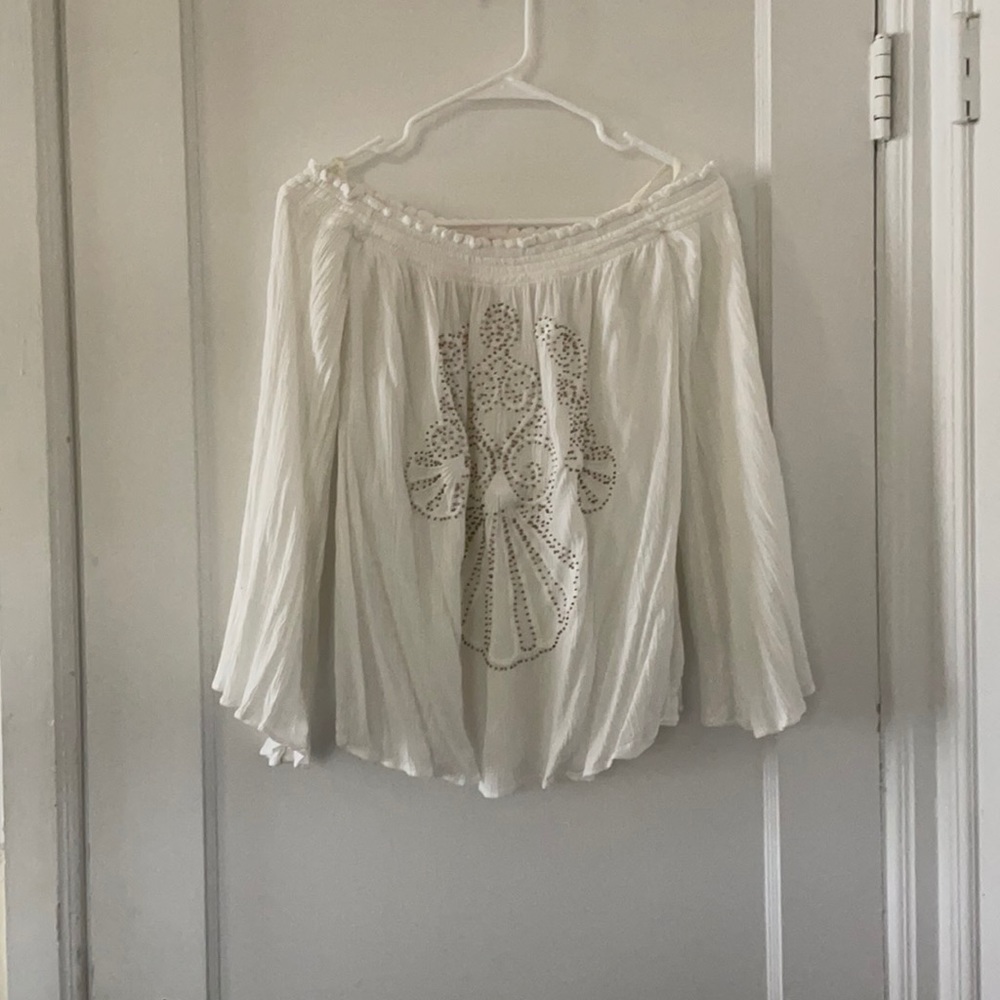 Off-the-shoulder shirt
